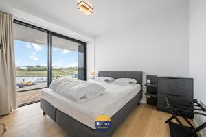 Stylish and luxurious 3-bedroom apartment with a large sunny terrace T19