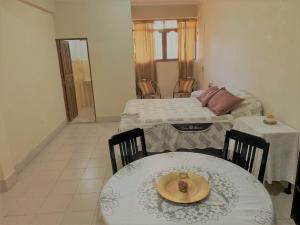 Apartamentos independientes, frente al Coliseo JRA