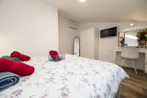 MAJDA V Apartment 100m from the sandy beach