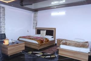 Shri Anand Hotel Berinag Shahgram with Parking included
