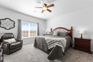 Thousand Hills Golf View Condo Walkin with Elevator and close to 76