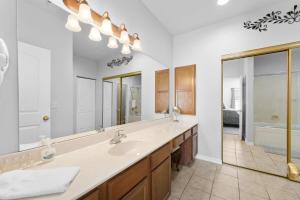 Thousand Hills Golf View Condo Walkin with Elevator and close to 76
