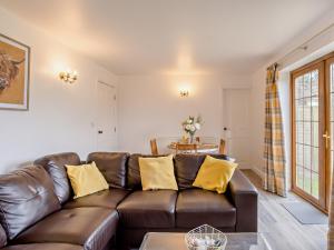 2 Bed in Newport 90243