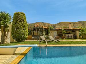 Renko Royal Villa - Private Infinity Pool & Garden - Athens Riviera