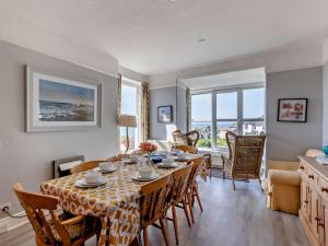 5 Bed in Aberdovey 90493