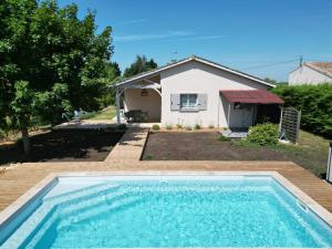 Maisons de vacances Charmante maison avec piscine au coeur des vignes : photos des chambres