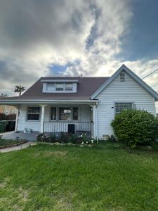 Room with pool view close to Sofi Stadium and LAX