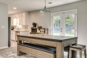 Ping-Pong and Pool Table Peaceful Stonecrest Escape