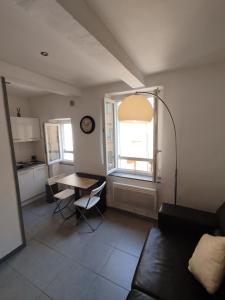 Appartements Duplex avec vue fontaine et clocher Centre Barjols : photos des chambres