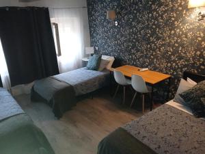 Hotels Hotel Saint Florent : photos des chambres