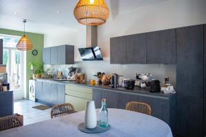 Maisons de vacances Maison de centre-ville avec piscine : photos des chambres