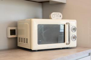 Kingston Centre Location 2-Bed Flat Sleeps 5