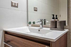 Quiet Apartment Near the Metro and Clinics