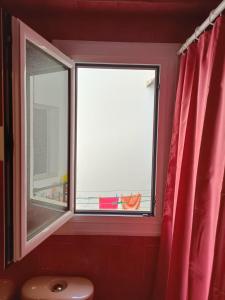 alojamiento auditorio habitación con baño privado