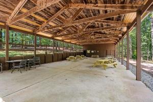 Cottage by Lake Hartwell Cocoa y Canoes
