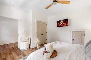 Cottage by Lake Hartwell Cocoa y Canoes