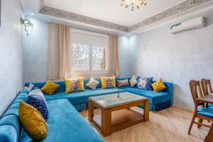 Lessentiel au soleil piscine parking