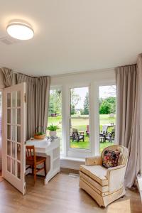 Westlake Cottages - Highway House