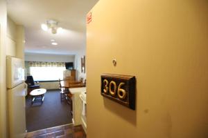 Inns of WV 306, 2bd, WV