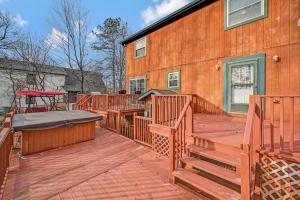 Pocono Chalet Towamensing with Hot Tub Lake and Pool