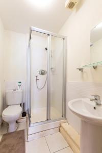 Spacious 2-Bed Apartment Opposite Santry Park & 10 Min Away from Airport