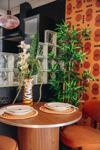 70s Hideaway Guest Studio for 2 I Private I Self Contained I Near Cardiff