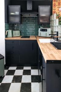 70s Hideaway Guest Studio for 2 I Private I Self Contained I Near Cardiff