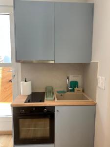 Emily in Athens - Central Veranda flat with Starlink