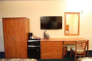 Superior Room with Two Queen Beds room in JFK Inn