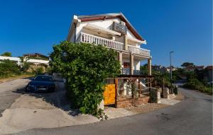 2 Bedroom Lovely Apartment In Novigrad