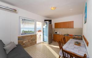 2 Bedroom Lovely Apartment In Novigrad 