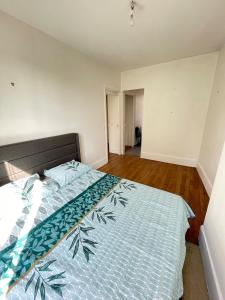 Paris 19 bright, close to transport