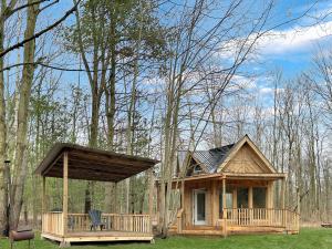 Peaceful Forest Retreat Loft Beds, FirePit, Wifi
