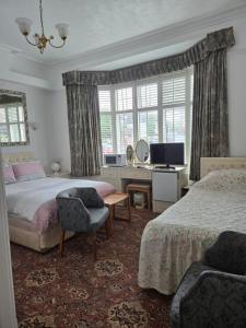 Shoreline Accommodation