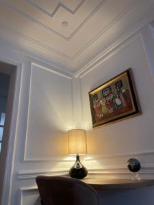 Apparemment luxueux niché dans les arbres