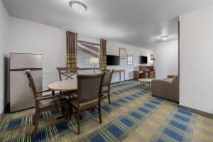 Two-Room King Suite with Sofa Bed - Non-Smoking room in Super 8 by Wyndham Walla Walla