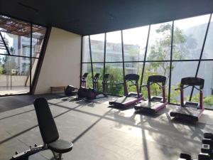 Enmedio de la zona hotelera y el centro