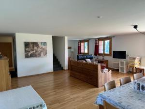 PetitChevrier - 6BR Spacious Chalet in Villars - Designed for Accessibility