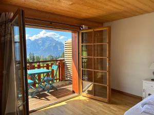 PetitChevrier - 6BR Spacious Chalet in Villars - Designed for Accessibility