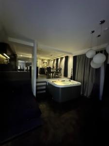 B&M Jacuzzi & Party time