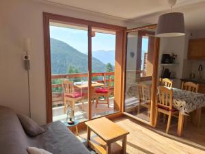 Bel appart au centre des Orres 1800 - Grand balcon Belle vue - A côté pistes