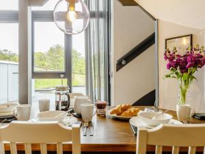 2 bed in Brecon BN100