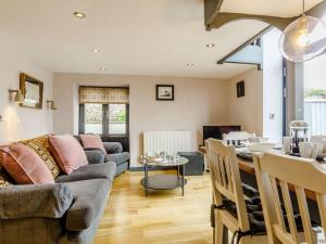 2 bed in Brecon BN100