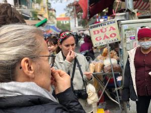 Random Tailored Tours