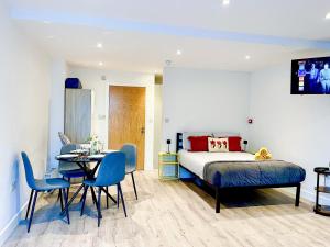 Cozy Studio Flat with FREE WiFi in Islington near Upper Street, Highbury & Angel Station by NourNest Apartments