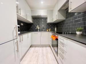 Cozy Studio Flat with FREE WiFi in Islington near Upper Street, Highbury & Angel Station by NourNest Apartments