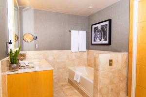 Junior Suite room in Sofitel Chicago Magnificent Mile