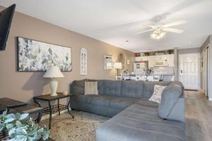 Pondview Cityscape - Best of Branson