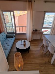 Studio cosy avec vue port