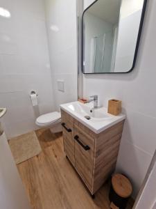 Studio cosy avec vue port